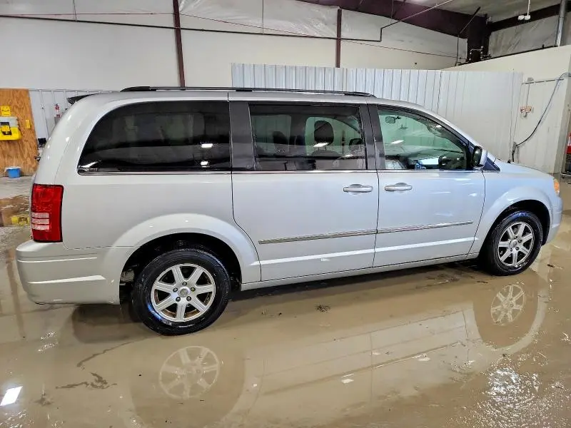 2010 CHRYSLER TOWN & COUNTRY TOURING  