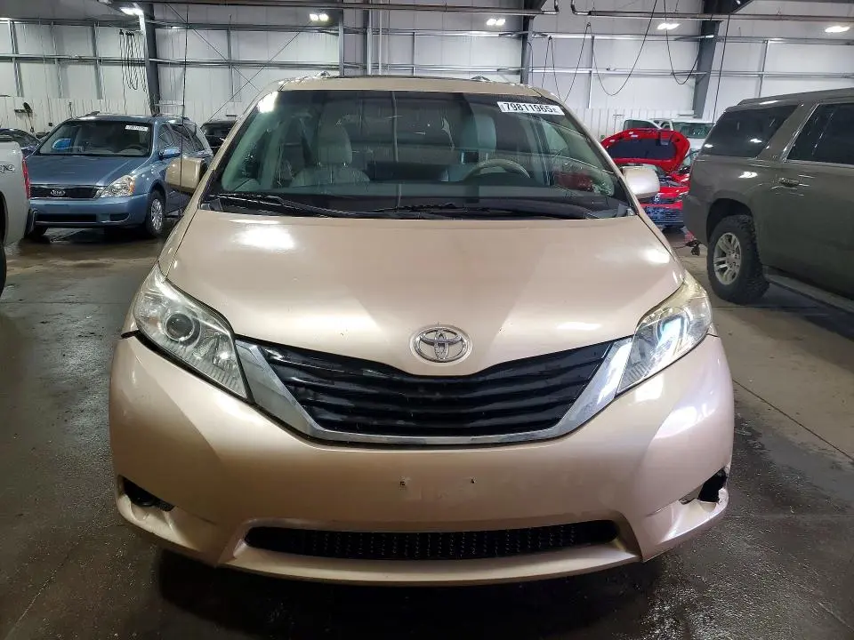 2014 TOYOTA SIENNA XLE 8-PASSENGER  