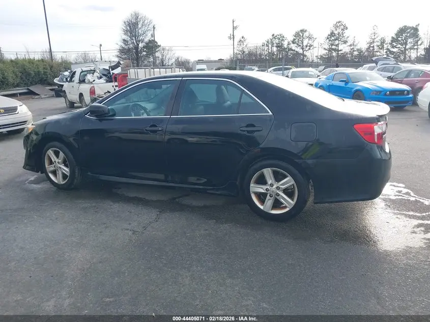 2014 TOYOTA CAMRY SE