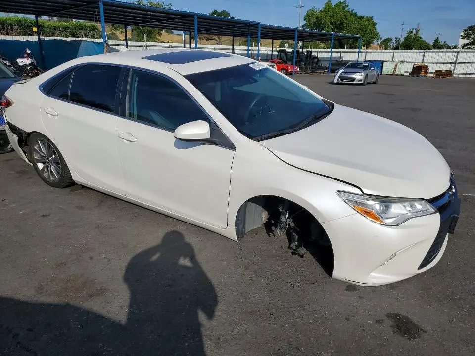2016 TOYOTA CAMRY XLE V6  