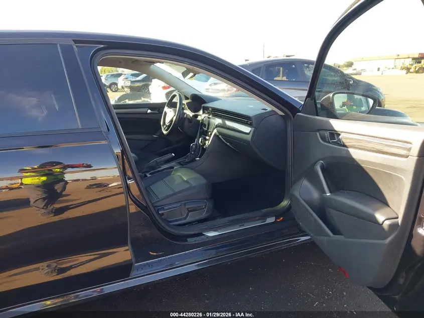 2020 VOLKSWAGEN PASSAT 2.0T R-LINE
