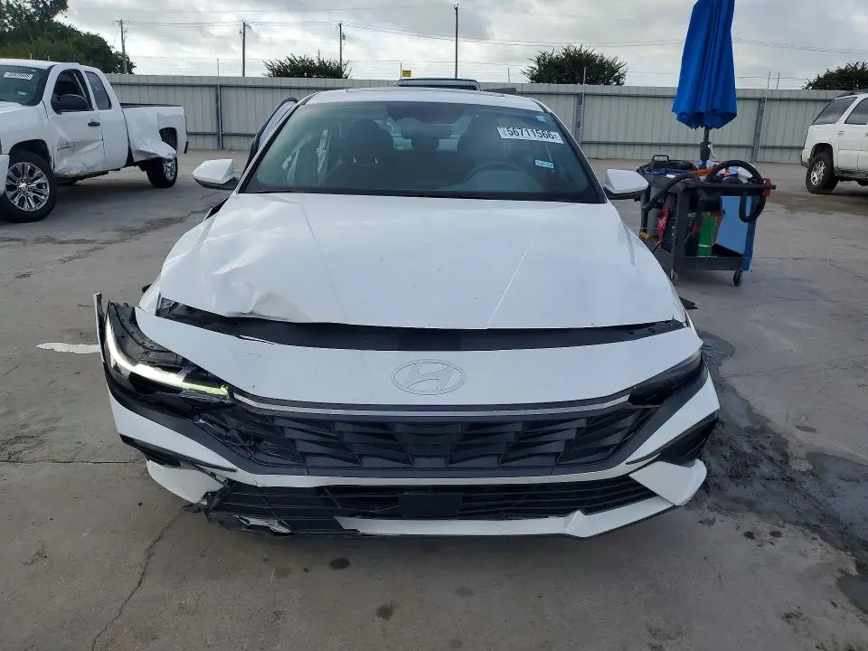 2024 HYUNDAI ELANTRA SEL  