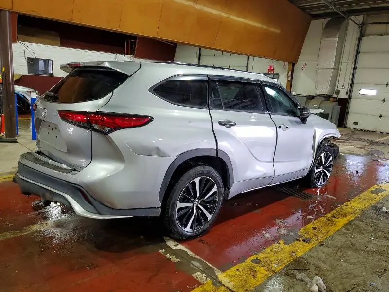 2021 TOYOTA HIGHLANDER XSE  
