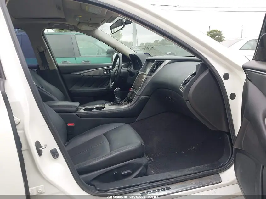 2015 INFINITI Q50  