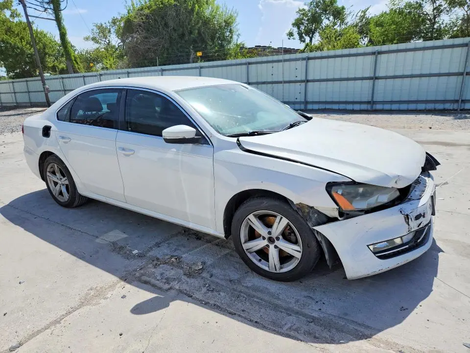 2015 VOLKSWAGEN PASSAT S  