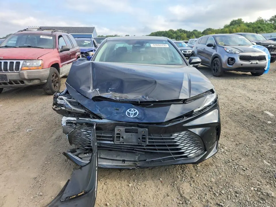 2025 TOYOTA CAMRY XLE  