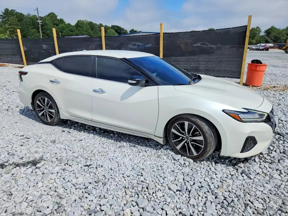 2023 NISSAN MAXIMA SV  