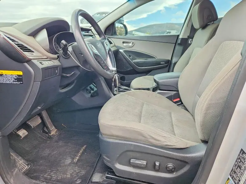 2017 HYUNDAI SANTA FE SE  
