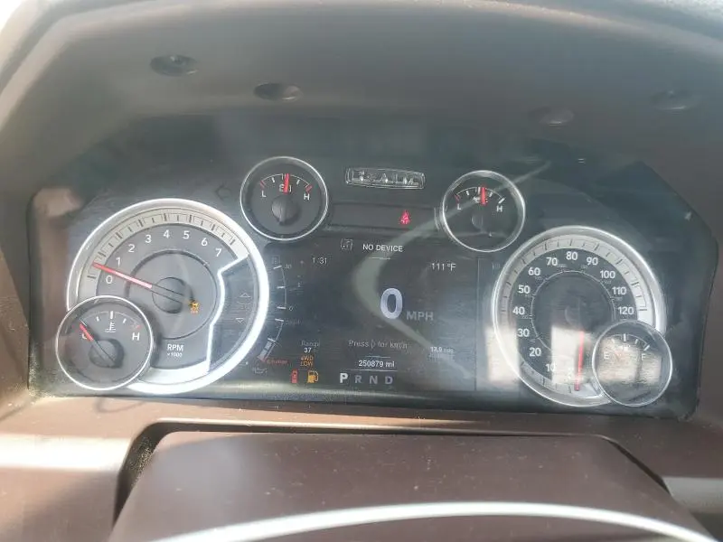 2016 RAM 1500 SLT  