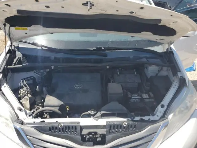 2013 TOYOTA SIENNA XLE  
