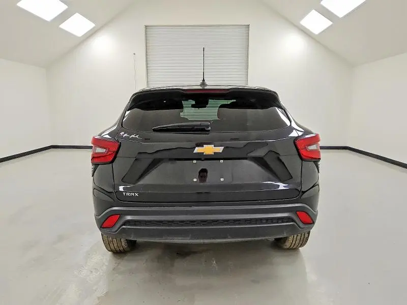 2025 CHEVROLET TRAX LS  