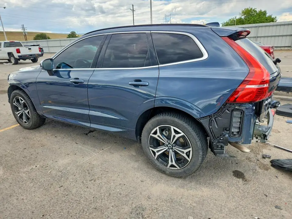 2022 VOLVO XC60 B5 MOMENTUM  