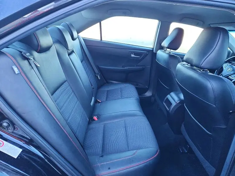 2015 TOYOTA CAMRY SE  