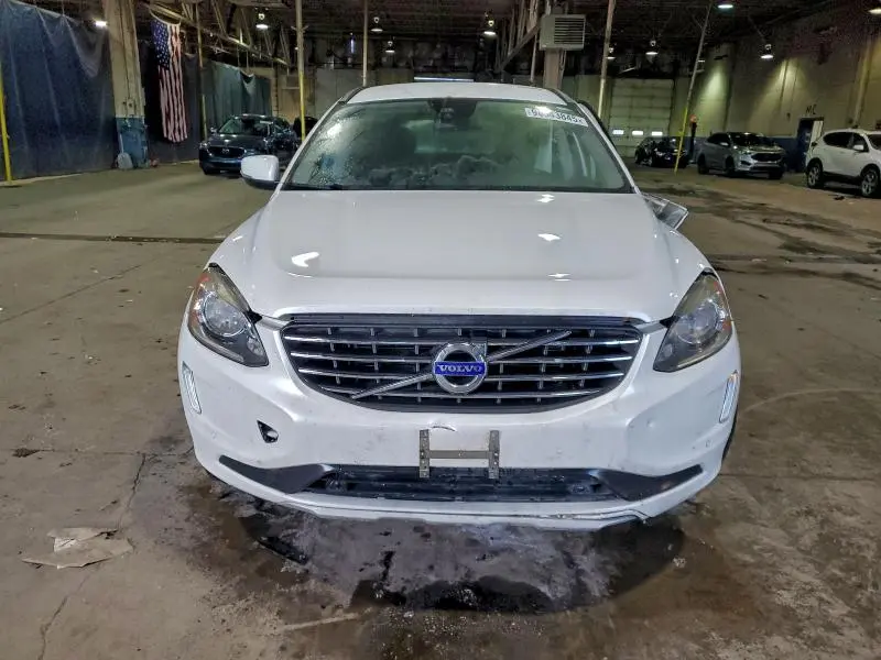 2017 VOLVO XC60 T5  
