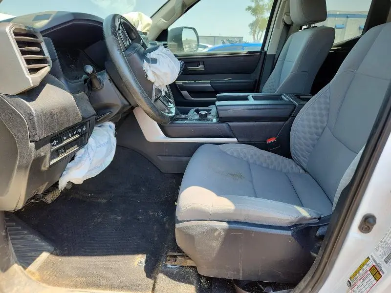 2022 TOYOTA TUNDRA SR5  