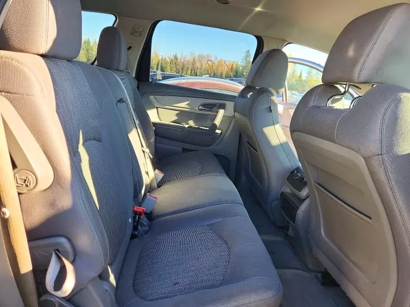 2016 CHEVROLET TRAVERSE LS  
