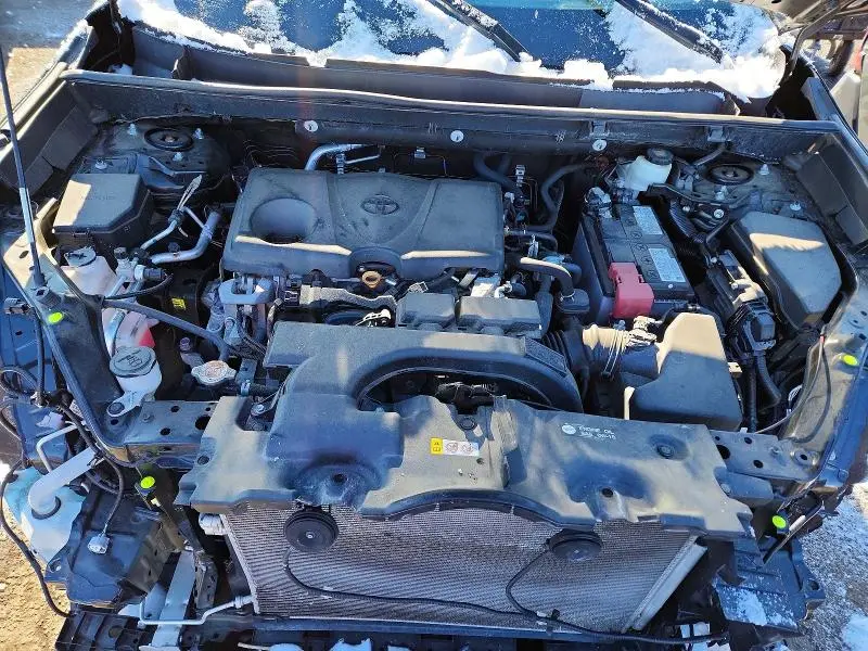 2021 TOYOTA RAV4 XLE  