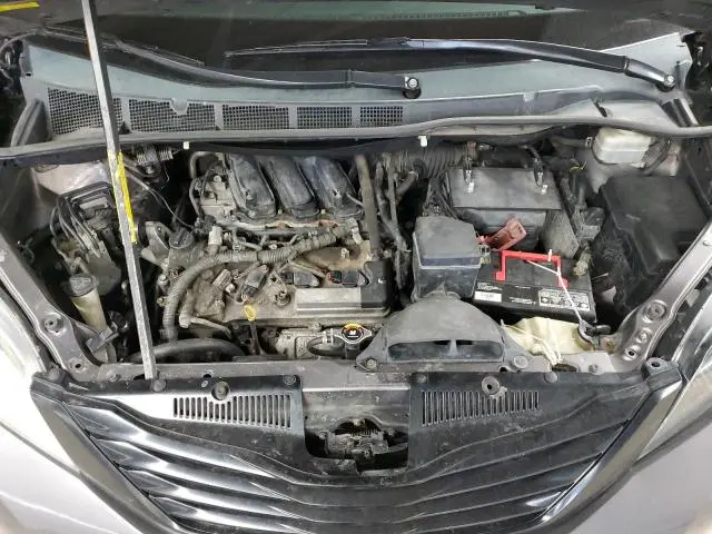 2013 TOYOTA SIENNA   