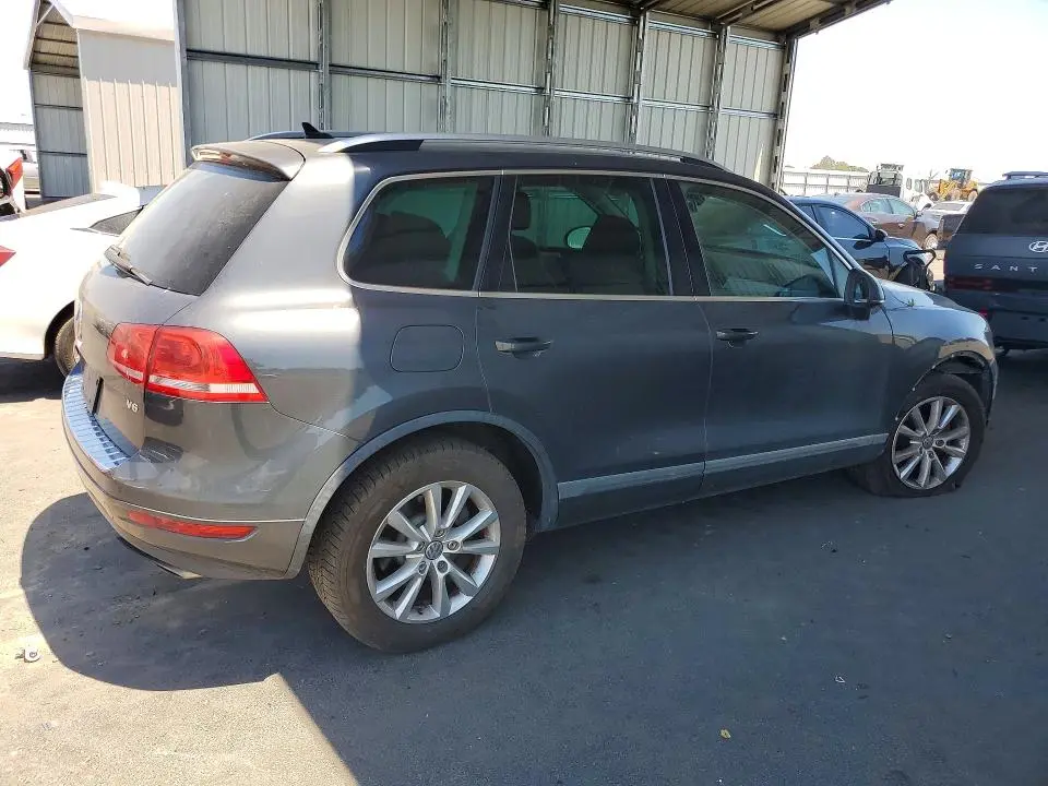 2013 VOLKSWAGEN TOUAREG V6  