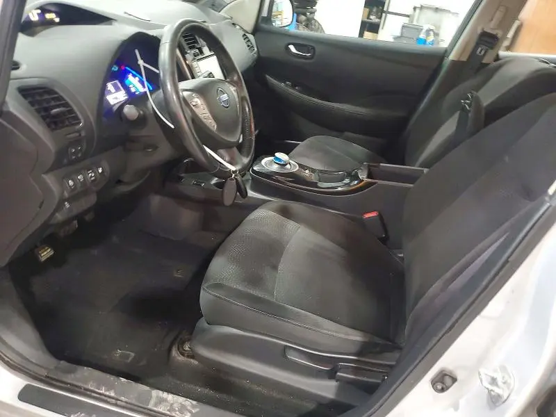 2015 NISSAN LEAF SV  