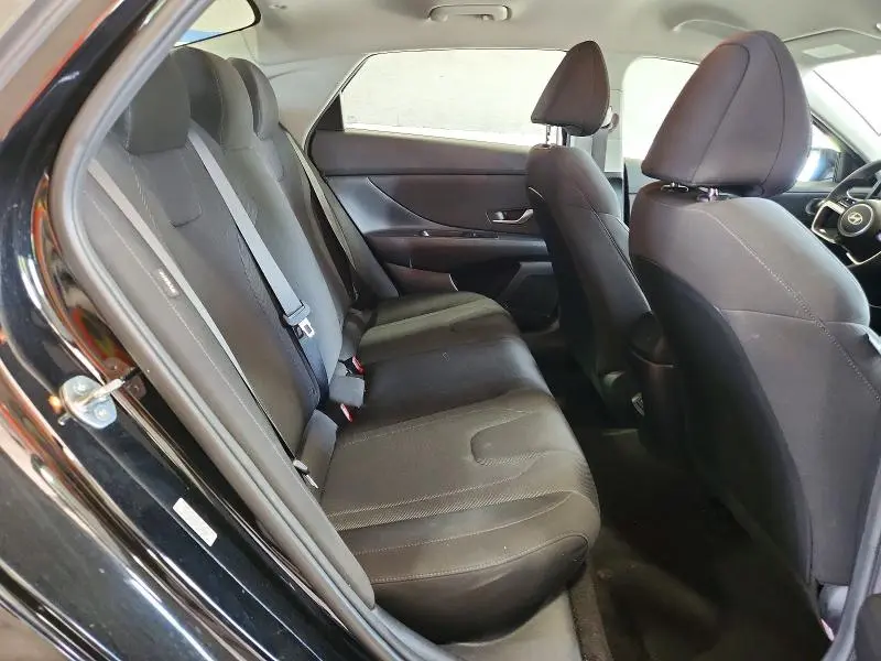 2024 HYUNDAI ELANTRA SE  