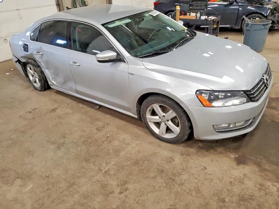 2015 VOLKSWAGEN PASSAT S  