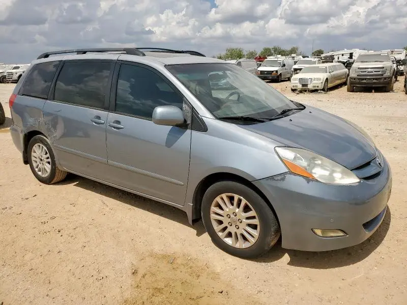 2010 TOYOTA SIENNA XLE  