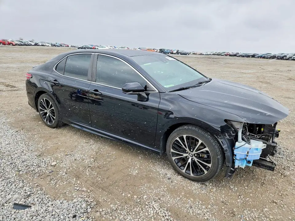 2019 TOYOTA CAMRY SE  