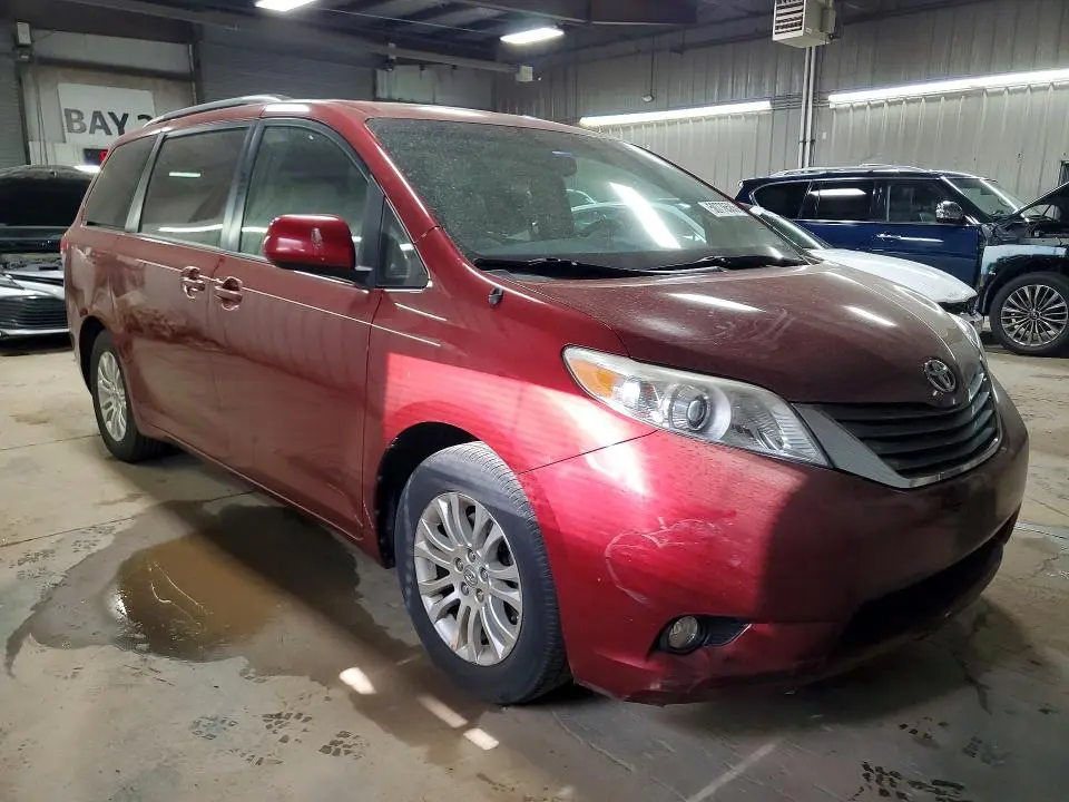 2013 TOYOTA SIENNA XLE 8-PASSENGER  