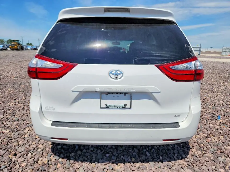 2016 TOYOTA SIENNA LE  