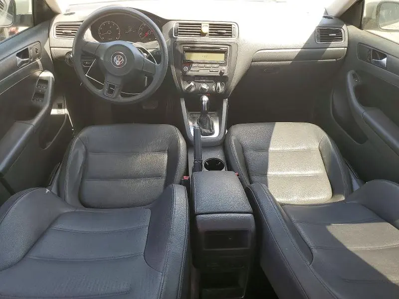 2011 VOLKSWAGEN JETTA SE  