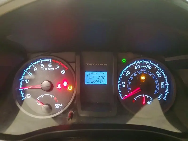2017 TOYOTA TACOMA SR V6  