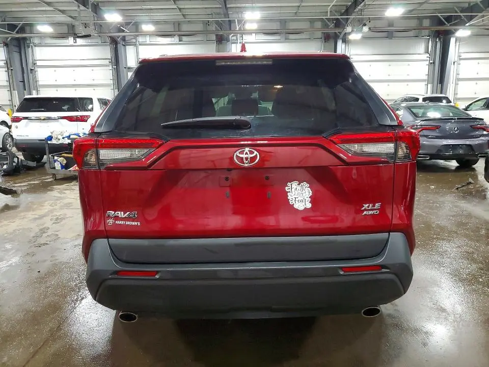 2021 TOYOTA RAV4 XLE  