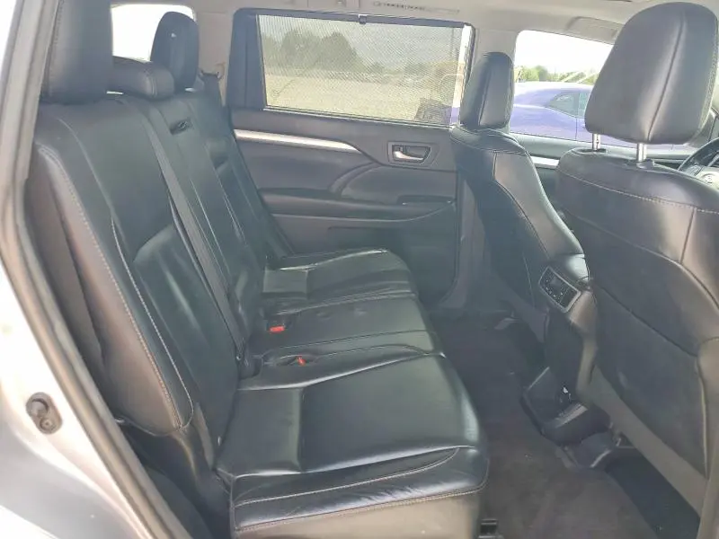 2016 TOYOTA HIGHLANDER XLE  