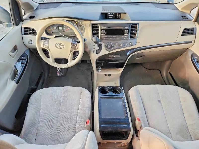 2011 TOYOTA SIENNA LE  
