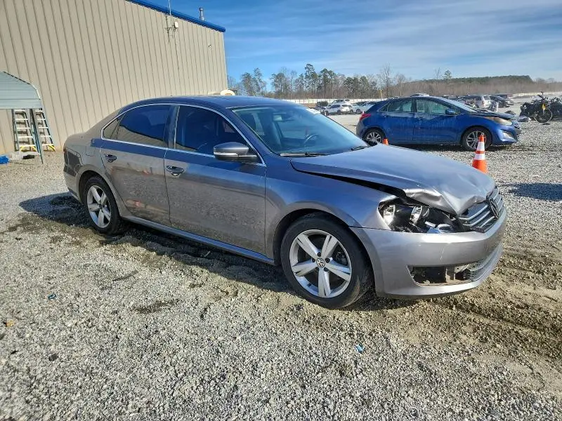 2013 VOLKSWAGEN PASSAT SE  