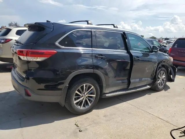 2019 TOYOTA HIGHLANDER SE  