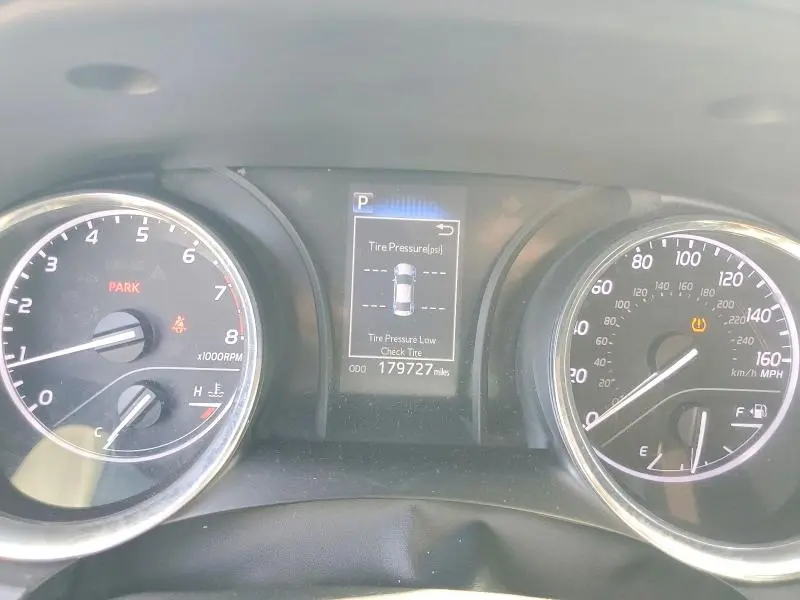 2019 TOYOTA CAMRY SE  
