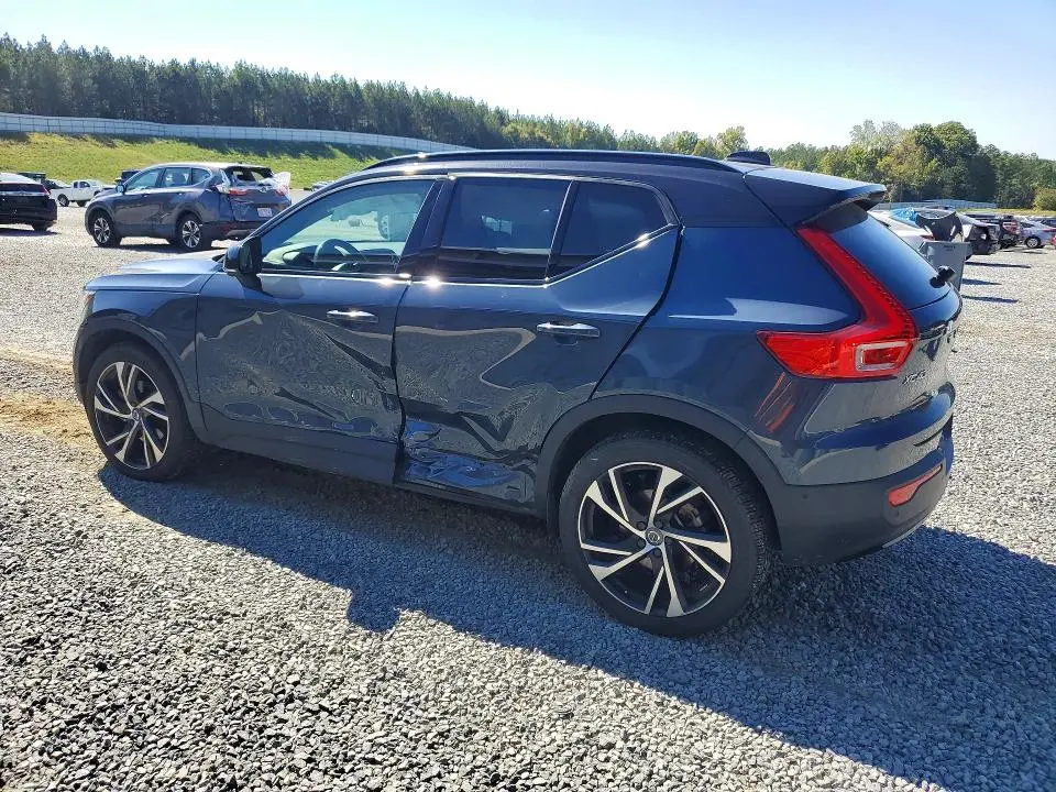 2022 VOLVO XC40 T5 R-DESIGN  
