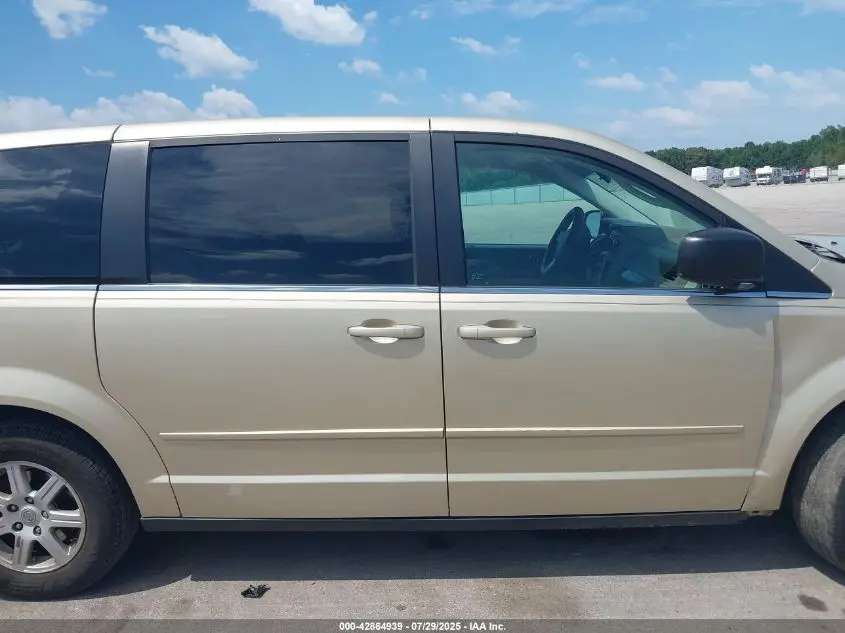 2010 CHRYSLER TOWN & COUNTRY NEW LX