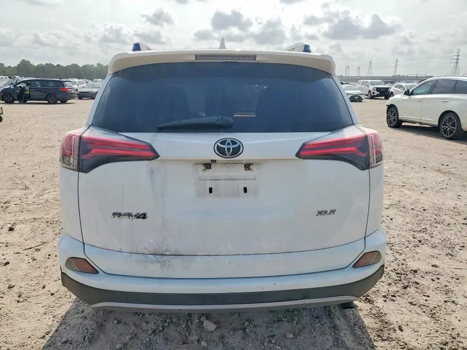 2018 TOYOTA RAV4 XLE  