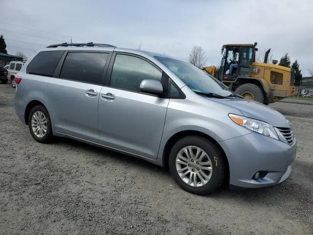 2015 TOYOTA SIENNA XLE  