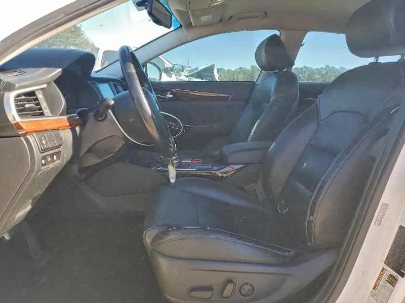 2017 KIA CADENZA PREMIUM  