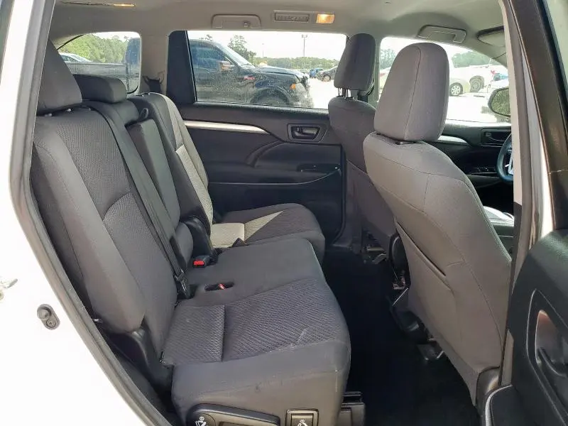 2017 TOYOTA HIGHLANDER LE  