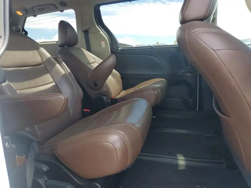 2015 TOYOTA SIENNA LIMITED PREMIUM 7-PASSENGER  