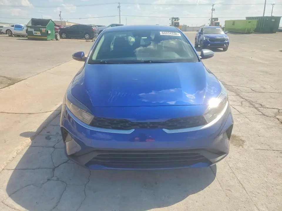 2023 KIA FORTE LXS  
