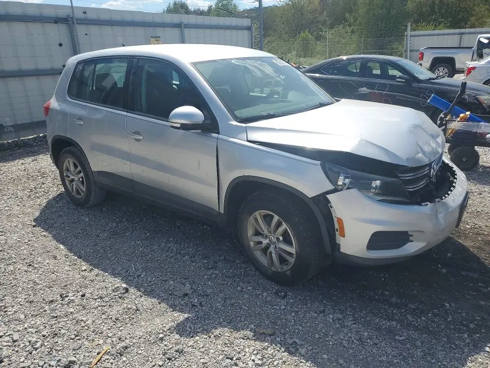 2013 VOLKSWAGEN TIGUAN S  