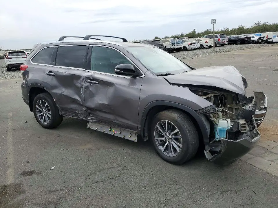 2018 TOYOTA HIGHLANDER XLE  