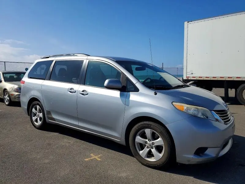 2011 TOYOTA SIENNA LE  