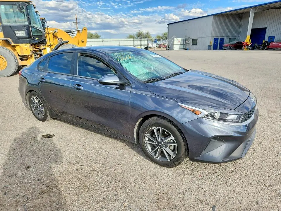 2023 KIA FORTE LXS  
